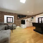 센트럴 아파트먼트 인터그레이티드 4*